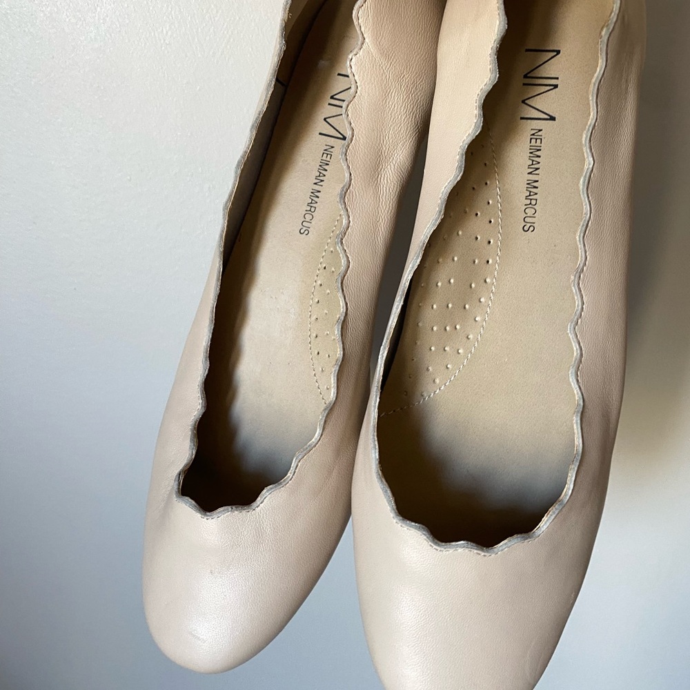Neiman Marcus Women's Cream Ballet Flats